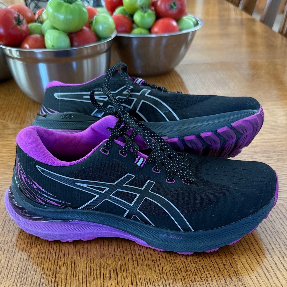 Women’s ASICS KAYANO 29 size 8.5 Running Shoes